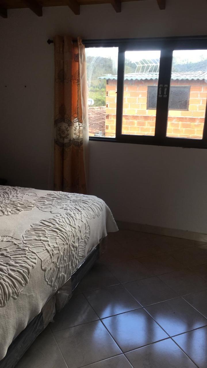 Apartaestudios Los Girasoles Guatapé Esterno foto